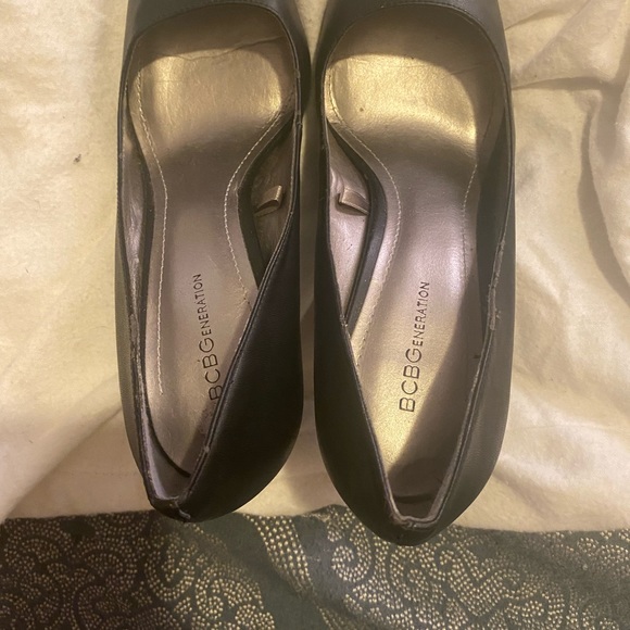 Gently used heels - Picture 3 of 4